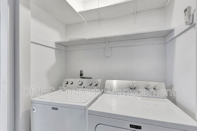 Building Photo - 1411 Oaklanding Rd