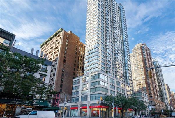 Building Photo - 800 Sixth Avenue
