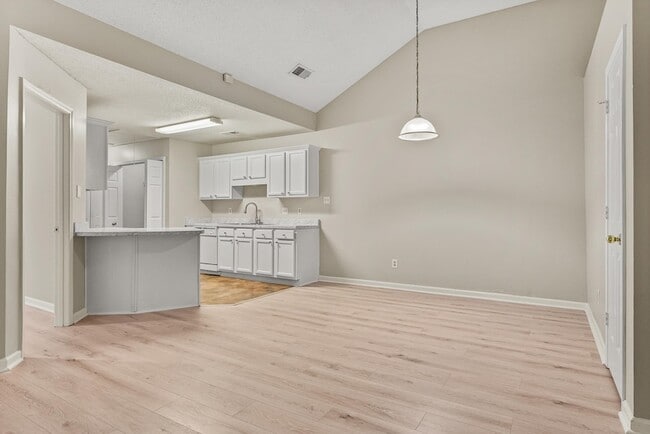 Building Photo - 7016 S Estacada Way