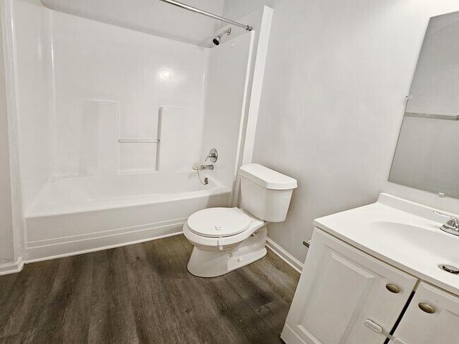 Building Photo - 806 Palm St