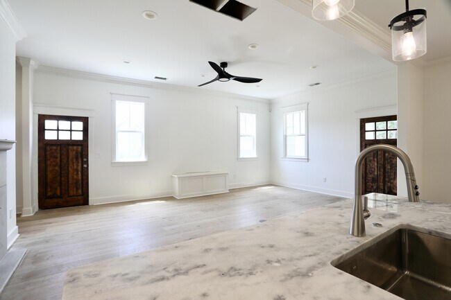 Building Photo - 406 Shakespeare Ln