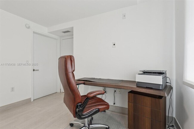 Building Photo - 6620 Indian Creek Dr