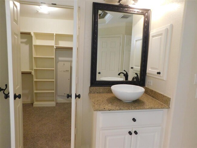 Building Photo - 4333 Lake Run Dr