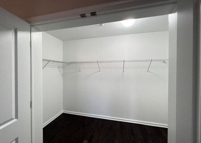 Building Photo - 1209 Summit Ave