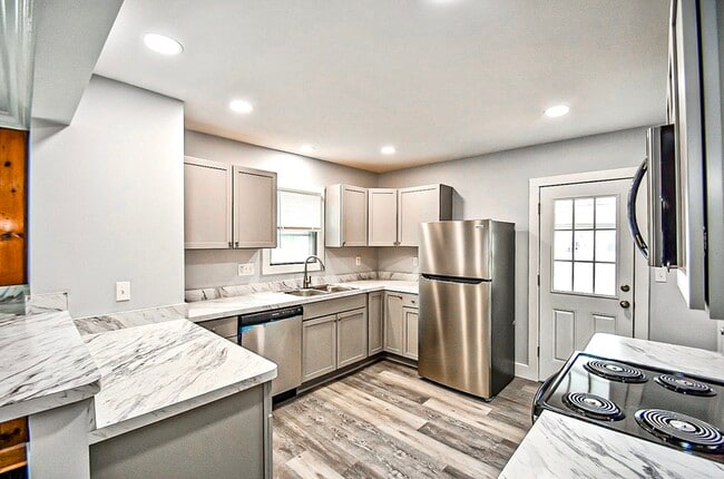 Building Photo - 3343 Waterside Dr