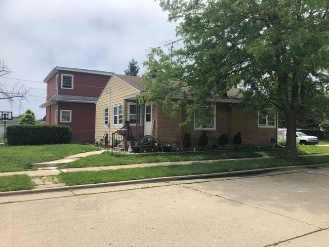 Primary Photo - Charming 3-Bedroom Home Near Kenosha Dream Park