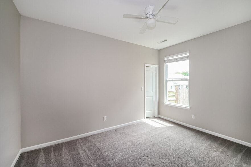 Building Photo - 1326 Aurora Ct