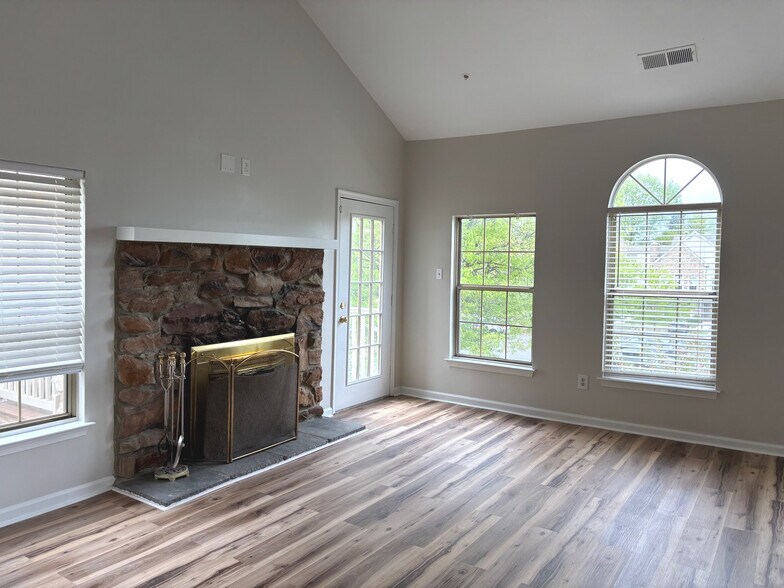 Building Photo - 106 Remington Ct