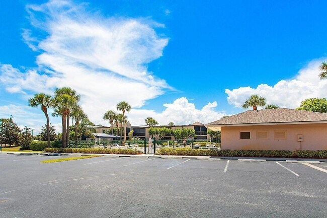Building Photo - 275 Palm Ave