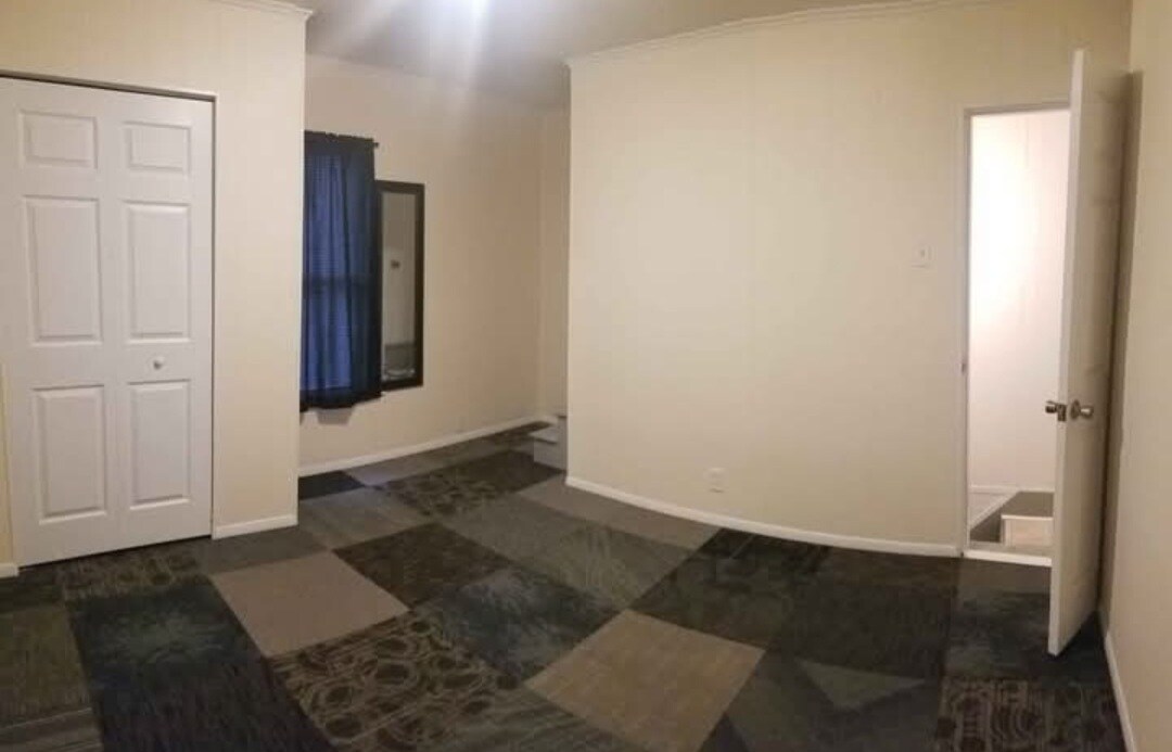 Building Photo - 205 Jobes St