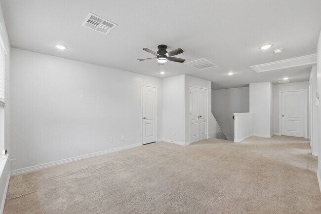 Building Photo - 127 Buttonwood Ct