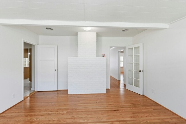 Building Photo - 7005 Draper Ave
