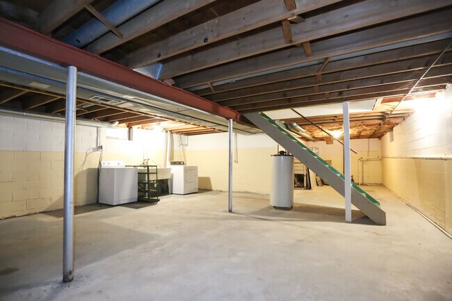 Building Photo - 141 David Ave