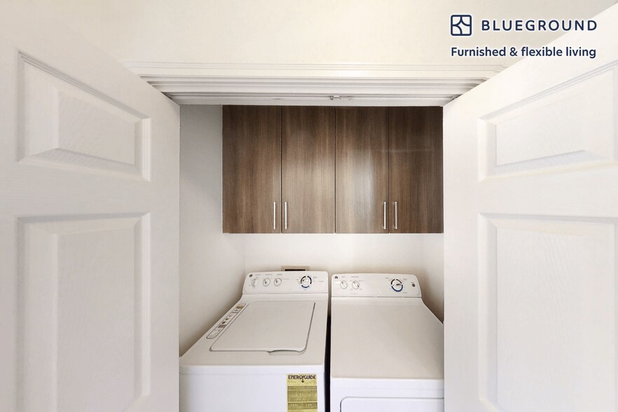 Building Photo - 1257 Lakeside Dr