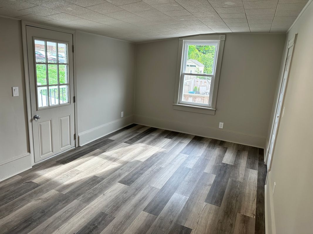 Building Photo - 113 N Coal St