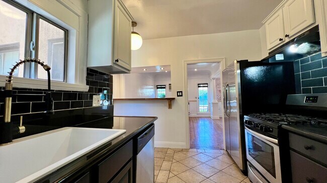 Primary Photo - 7972 Willoughby Ave