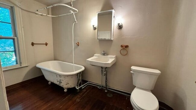 Building Photo - $2,300 | 4 Bedroom, 2 Bathroom Multi Floor...