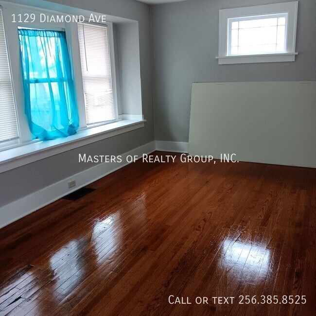 Building Photo - 1129 Diamond Ave