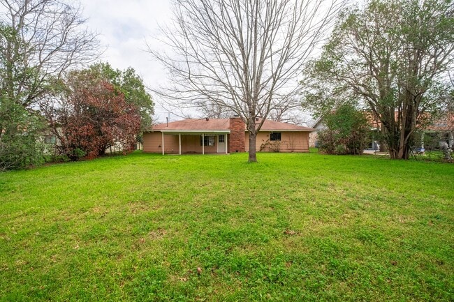 Building Photo - Simple 3 Bedroom, 2 Bath Home in South Aus...