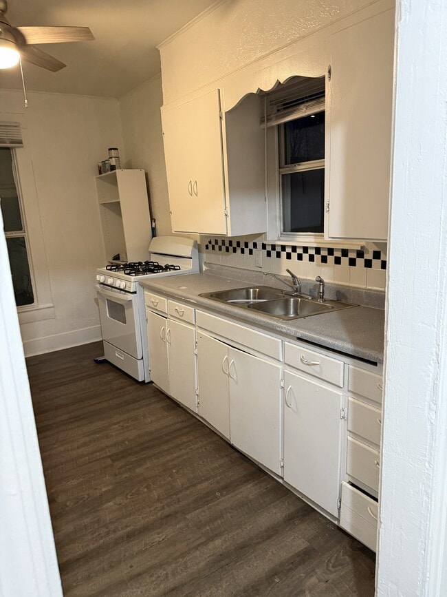 Building Photo - 306 N Cleveland Ave