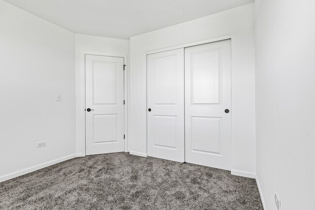 Building Photo - 1587 Syracuse Dr