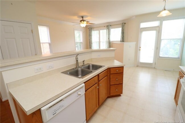 Building Photo - 416 Oak Pine Dr