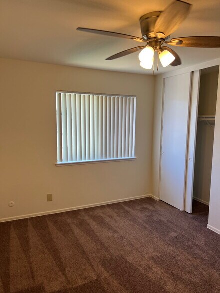 Building Photo - 4918 E Glenview Ave