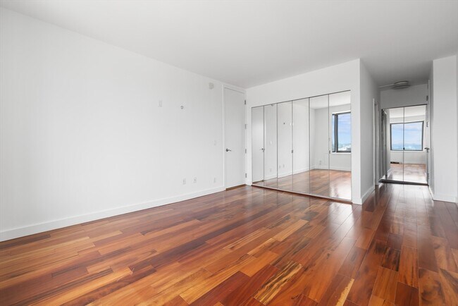 Building Photo - 65 E India Row