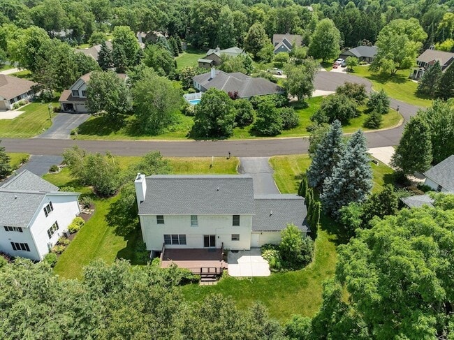 Building Photo - 406 Lakewood Dr