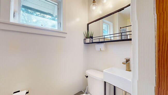Building Photo - Adorable 3 Bedroom House near NCSU - Available August 1st!