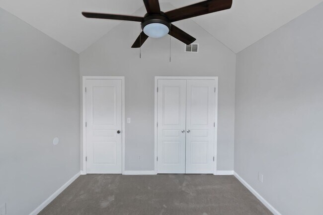 Building Photo - Beautiful large 4-bedroom home