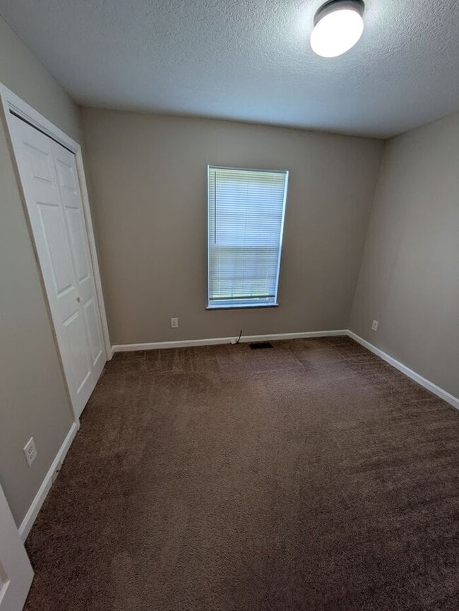 Building Photo - 3BD/2BA Unit in Hickory