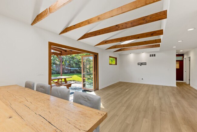 Building Photo - Charming Cardiff-by-the-Sea Cottage - Spacious, Great Neighborhood