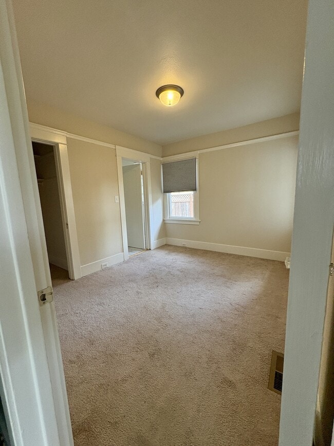 Building Photo - 1122 Channing Ave