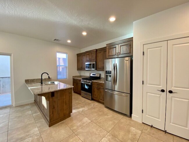 Building Photo - 2473 350 N
