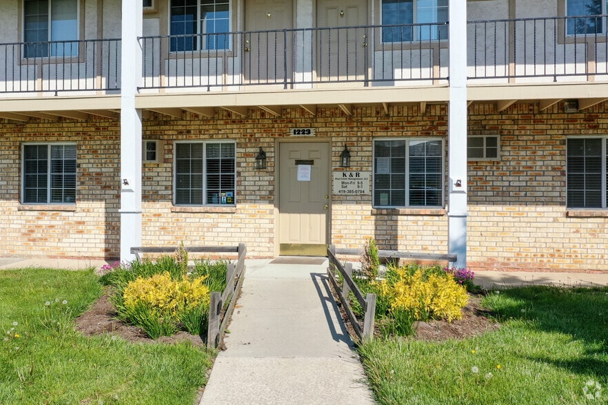 Courtyards on Glendale 1223 Oak Hill Ct Toledo OH 43614 Apartment Finder