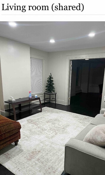 Building Photo - 8 Davies Pl