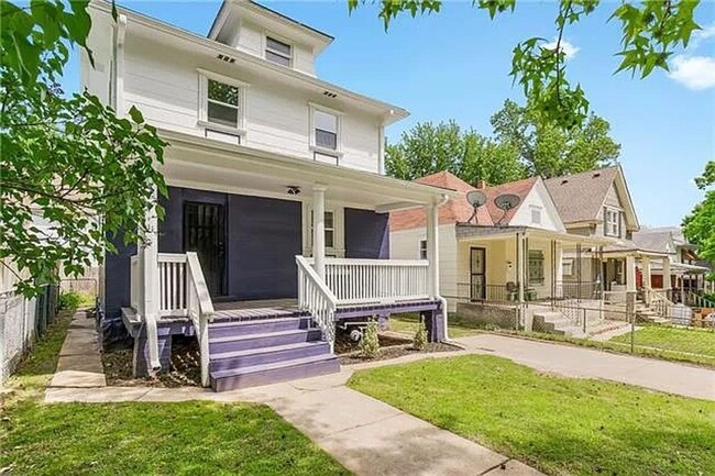 Primary Photo - 3 Bedroom 3 Bath in the Blue District! KAN...