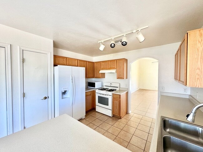Building Photo - 3BR/2BA/2CG, 1337 sq.ft. rental in Sierra Vista, AZ