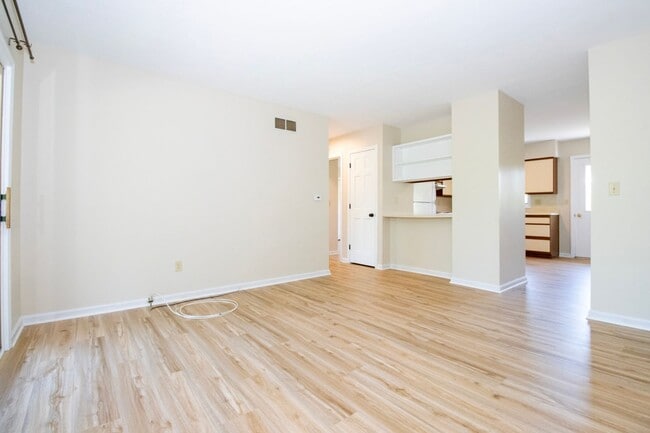 Building Photo - Two Bedroom Apartment