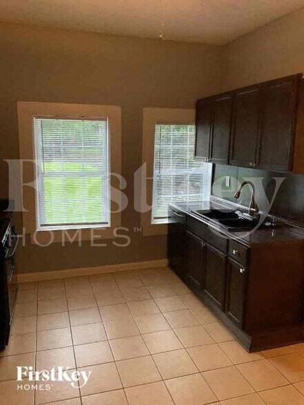 Building Photo - 1028 Birch St SW