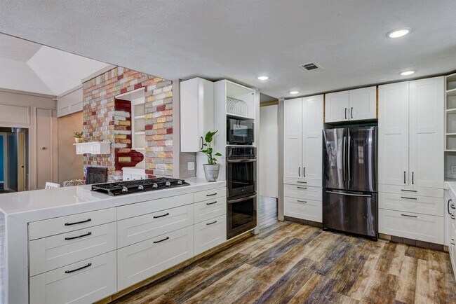 Building Photo - 17506 Rustington Dr