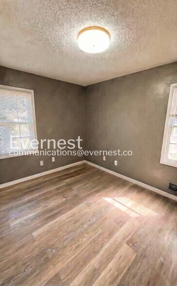 Building Photo - 1816 Doman Cir