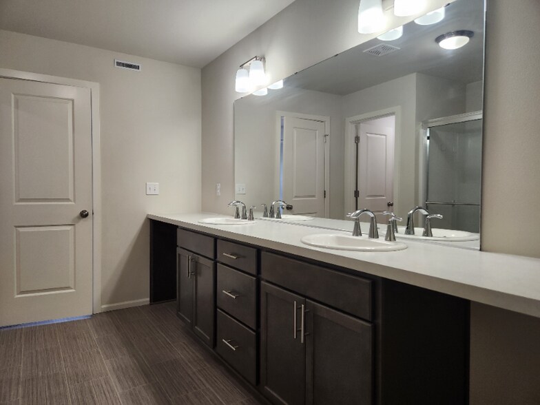 Building Photo - 15028 Iverson Lp SE