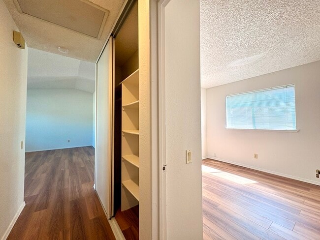 Building Photo - Beautiful 3 Bedroom, 2 full bathroom single story with HUGE backyard! For rent in Sacramento