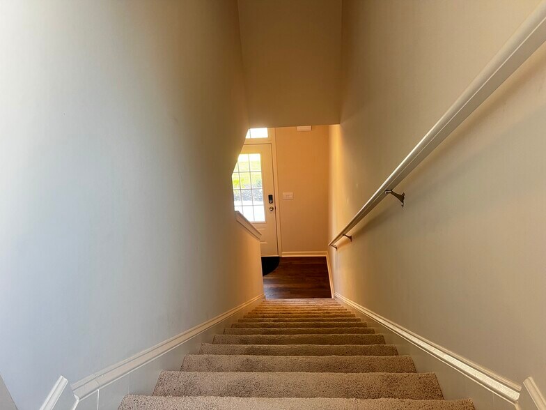 Building Photo - 246 White Cedar Dr