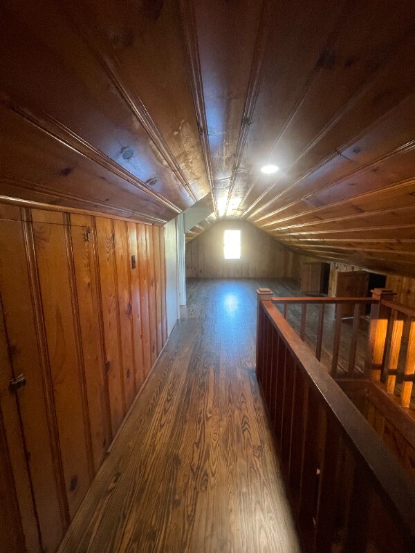 Building Photo - 1315 W Commerce St