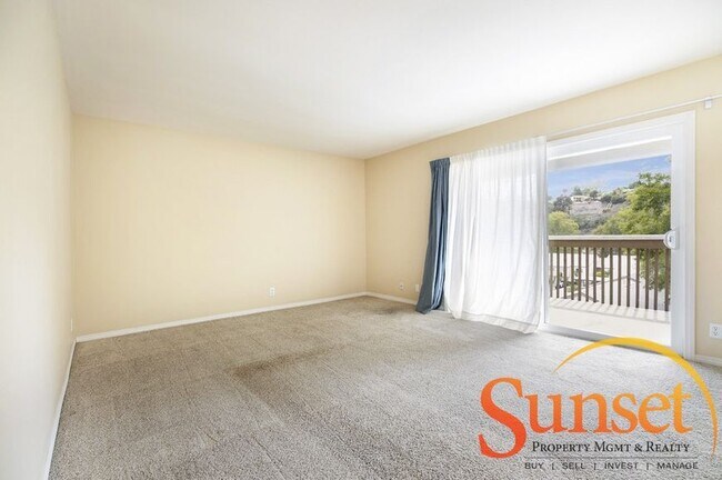 Building Photo - 8561 Villa La Jolla Dr