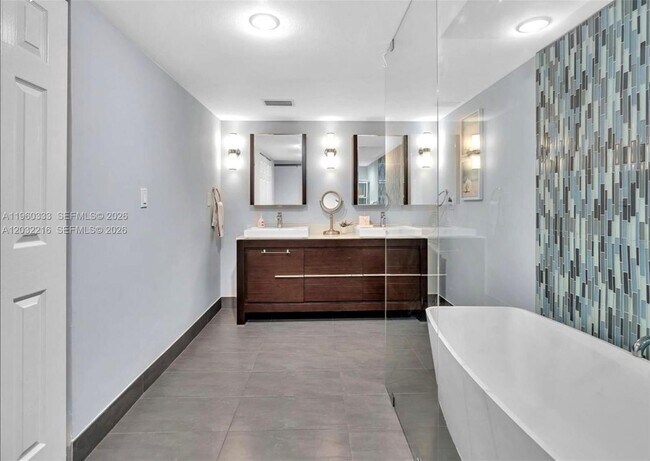 Building Photo - 6423 Collins Ave