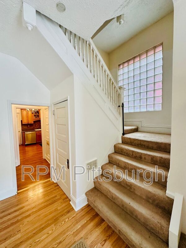 Building Photo - 828 Mellon St